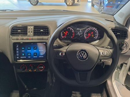 2026-Volkswagen-Polo-Vivo-14-Life_11