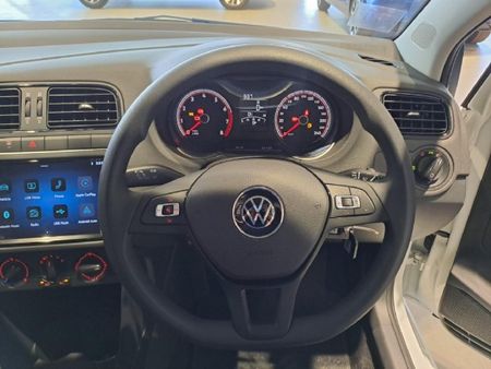 2026-Volkswagen-Polo-Vivo-14-Life_12