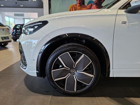 2026-Volkswagen-Tiguan-20-TSI-R-Line-4Motion-Auto_9