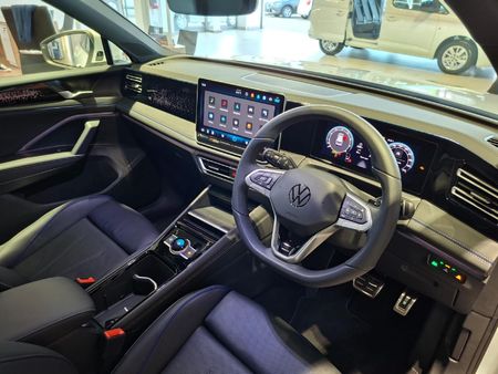 2026-Volkswagen-Tiguan-20-TSI-R-Line-4Motion-Auto_14