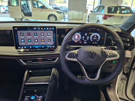 2026-Volkswagen-Tiguan-20-TSI-R-Line-4Motion-Auto_15