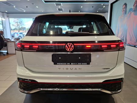 2026-Volkswagen-Tiguan-20-TSI-R-Line-4Motion-Auto_3