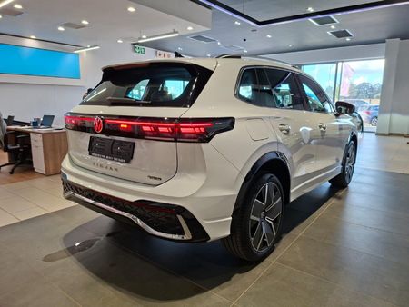 2026-Volkswagen-Tiguan-20-TSI-R-Line-4Motion-Auto_5