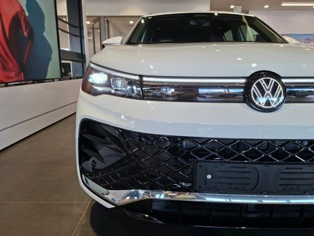 2026-Volkswagen-Tiguan-20-TSI-R-Line-4Motion-Auto_7