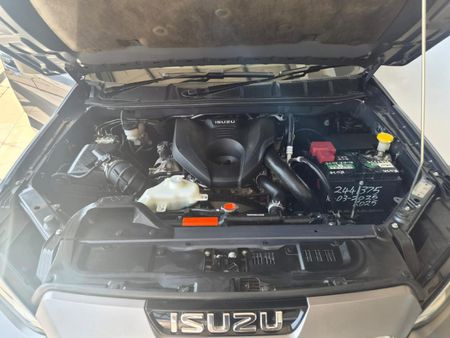 2022-Isuzu-Mu-x-30D-Onyx-4x4-Auto_10