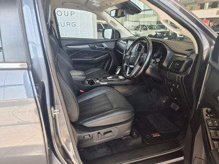 2022-Isuzu-Mu-x-30D-Onyx-4x4-Auto_17