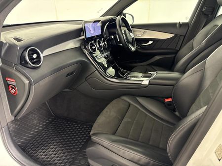 2022-Mercedes-Benz-GLC-Coupe-300d-4Matic_9
