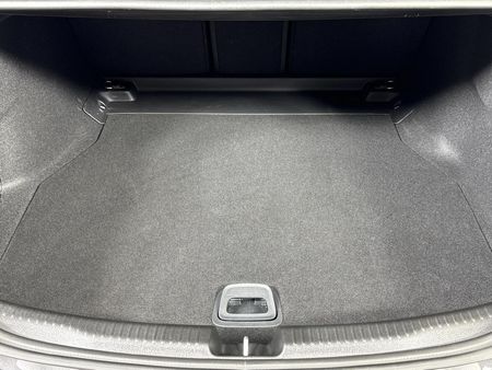 2023-Mercedes-Benz-C-Class-C-220d-Auto_16