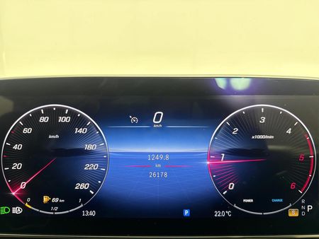 2023-Mercedes-Benz-C-Class-C-220d-Auto_7