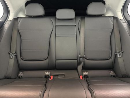 2023-Mercedes-Benz-C-Class-C-220d-Auto_8