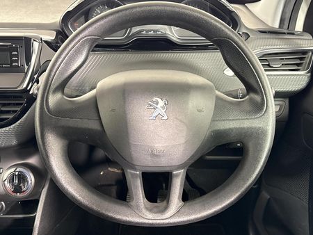 2017-Peugeot-208-10-PureTech-PopArt-5-dr_12