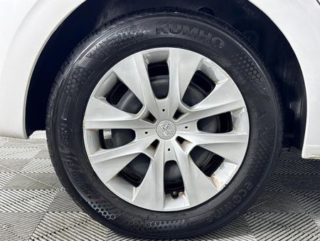 2017-Peugeot-208-10-PureTech-PopArt-5-dr_18