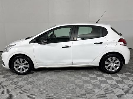 2017-Peugeot-208-10-PureTech-PopArt-5-dr_5