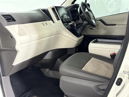 2024-Toyota-Quantum-28-GL-14-Seat_9