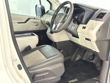 2024-Toyota-Quantum-28-GL-14-Seat_10