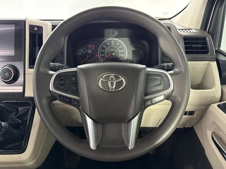 2024-Toyota-Quantum-28-GL-14-Seat_12