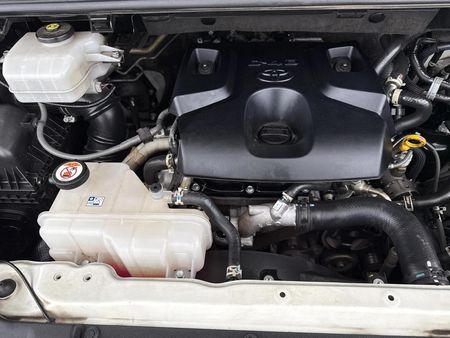 2024-Toyota-Quantum-28-GL-14-Seat_13
