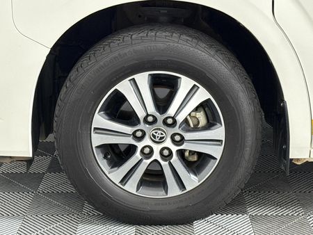 2024-Toyota-Quantum-28-GL-14-Seat_15