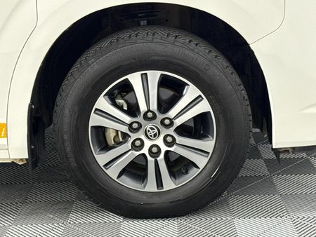 2024-Toyota-Quantum-28-GL-14-Seat_16