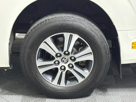 2024-Toyota-Quantum-28-GL-14-Seat_17