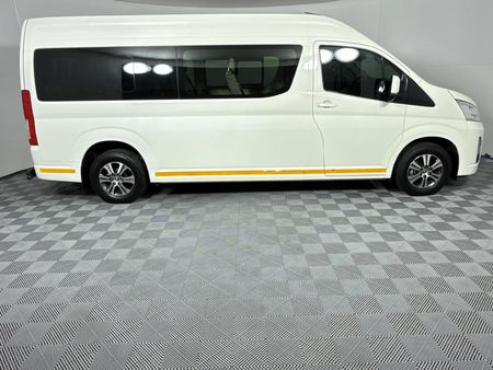 2024-Toyota-Quantum-28-GL-14-Seat_3