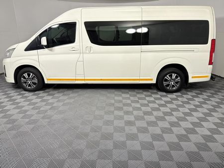 2024-Toyota-Quantum-28-GL-14-Seat_5