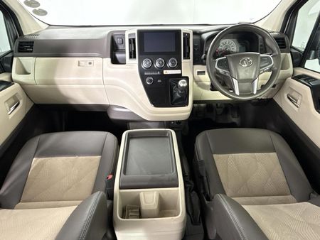 2024-Toyota-Quantum-28-GL-14-Seat_6