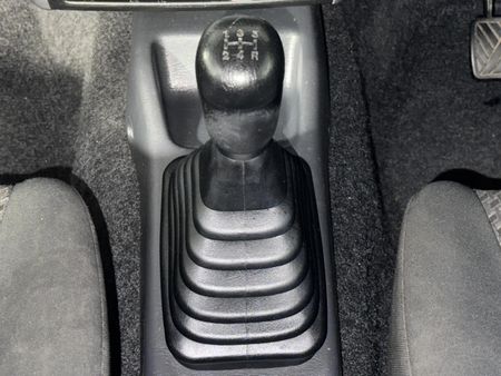 2017-Suzuki-Jimny-13_10