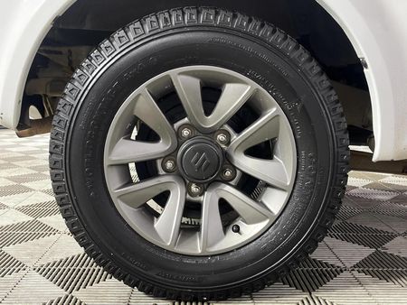 2017-Suzuki-Jimny-13_17