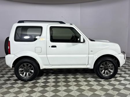 2017-Suzuki-Jimny-13_3
