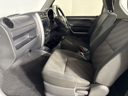 2017-Suzuki-Jimny-13_8