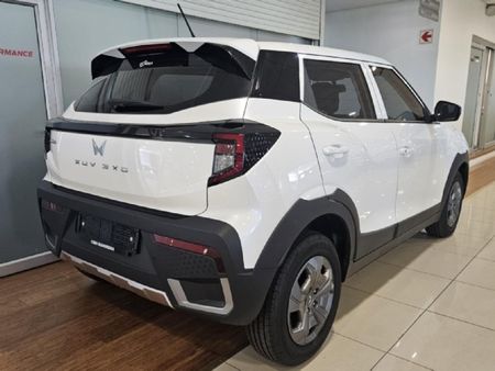 2026-Mahindra-XUV-3XO-12T-MX2_4