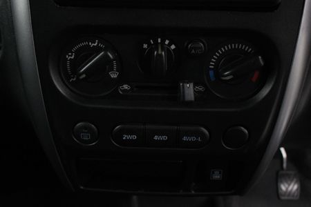 2014-Suzuki-Jimny-13_9