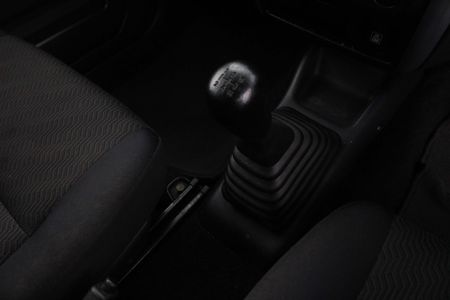 2014-Suzuki-Jimny-13_10