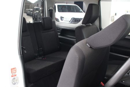 2014-Suzuki-Jimny-13_14