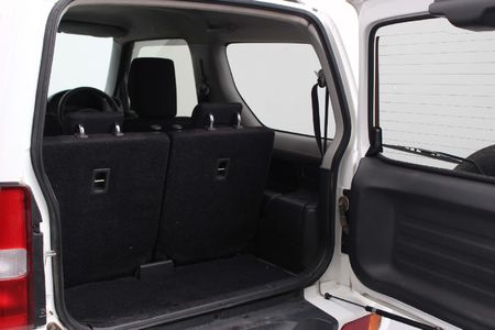 2014-Suzuki-Jimny-13_15