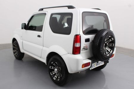2014-Suzuki-Jimny-13_3