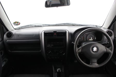 2014-Suzuki-Jimny-13_5