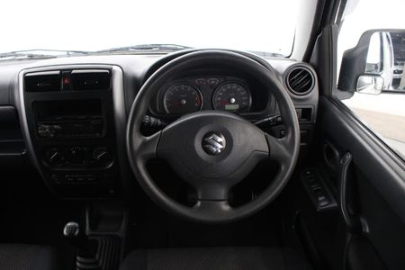 2014-Suzuki-Jimny-13_6
