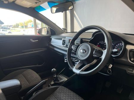 2018-Kia-Rio-12-5-dr_11
