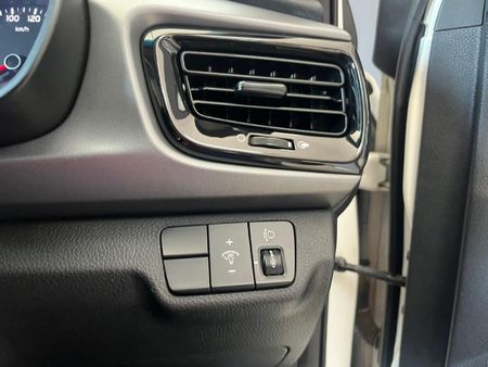 2018-Kia-Rio-12-5-dr_13