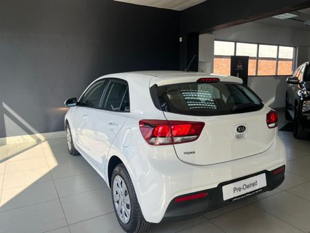 2018-Kia-Rio-12-5-dr_4