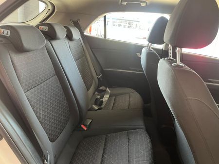 2018-Kia-Rio-12-5-dr_8