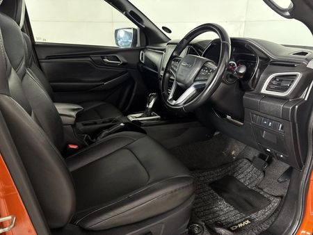 2022-Isuzu-D-Max-30-DDI-V-Cross-HR-Auto-Double-Cab_9
