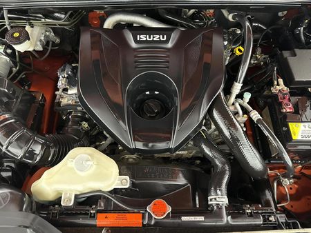 2022-Isuzu-D-Max-30-DDI-V-Cross-HR-Auto-Double-Cab_13