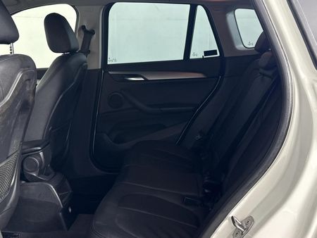 2017-BMW-X1-sDrive20d-Auto_8