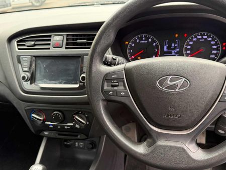 2019-Hyundai-i20-12-Motion_10