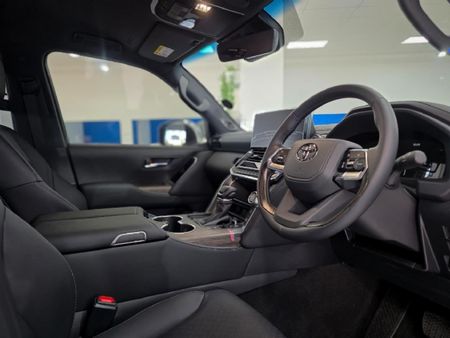 2026-Toyota-Land-Cruiser-300-V6-33D-ZX_12