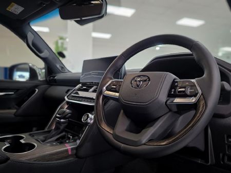 2026-Toyota-Land-Cruiser-300-V6-33D-ZX_15