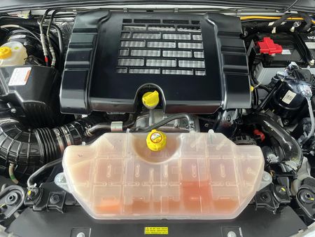2025-Mahindra-Pik-Up-22-mHawk-S11-4x4-Auto-Double-Cab_16